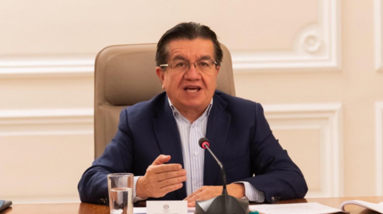 Fernando Ruíz, Ministro de Salud.