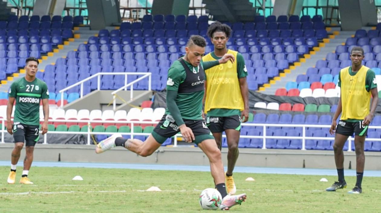 Jugadores de Nacional en un entrenamiento. 