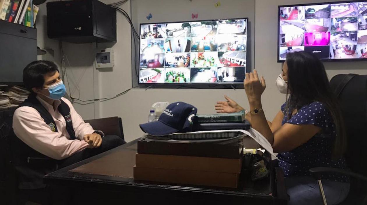 El Personero Miguel Ángel Alzate, durante su visita a las cárceles.