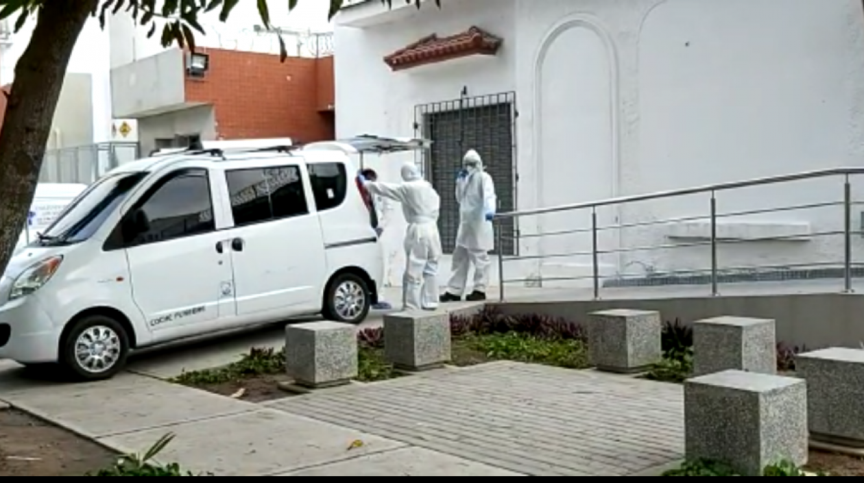 Salida de la morgue de la Clínica General del Norte