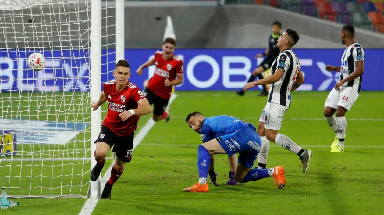 Una de las celebraciones de Rafael Santos Borré.