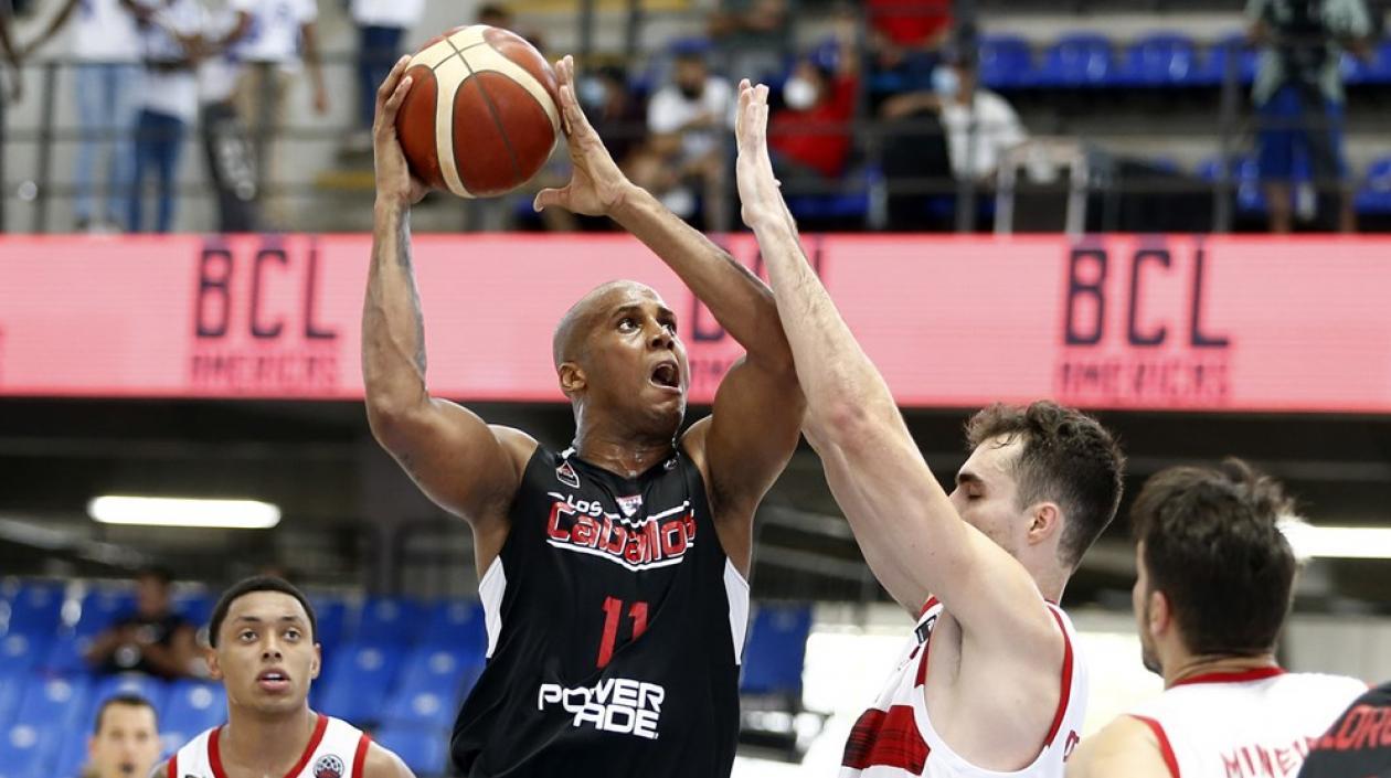 El jugador panameño Ernesto Oglivie, nuevo refuerzo de Titanes. 