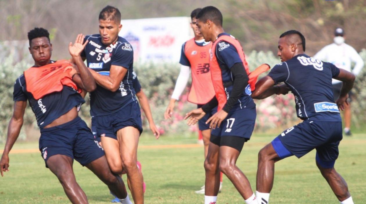 Jugadores de Junior en un entrenamiento. 