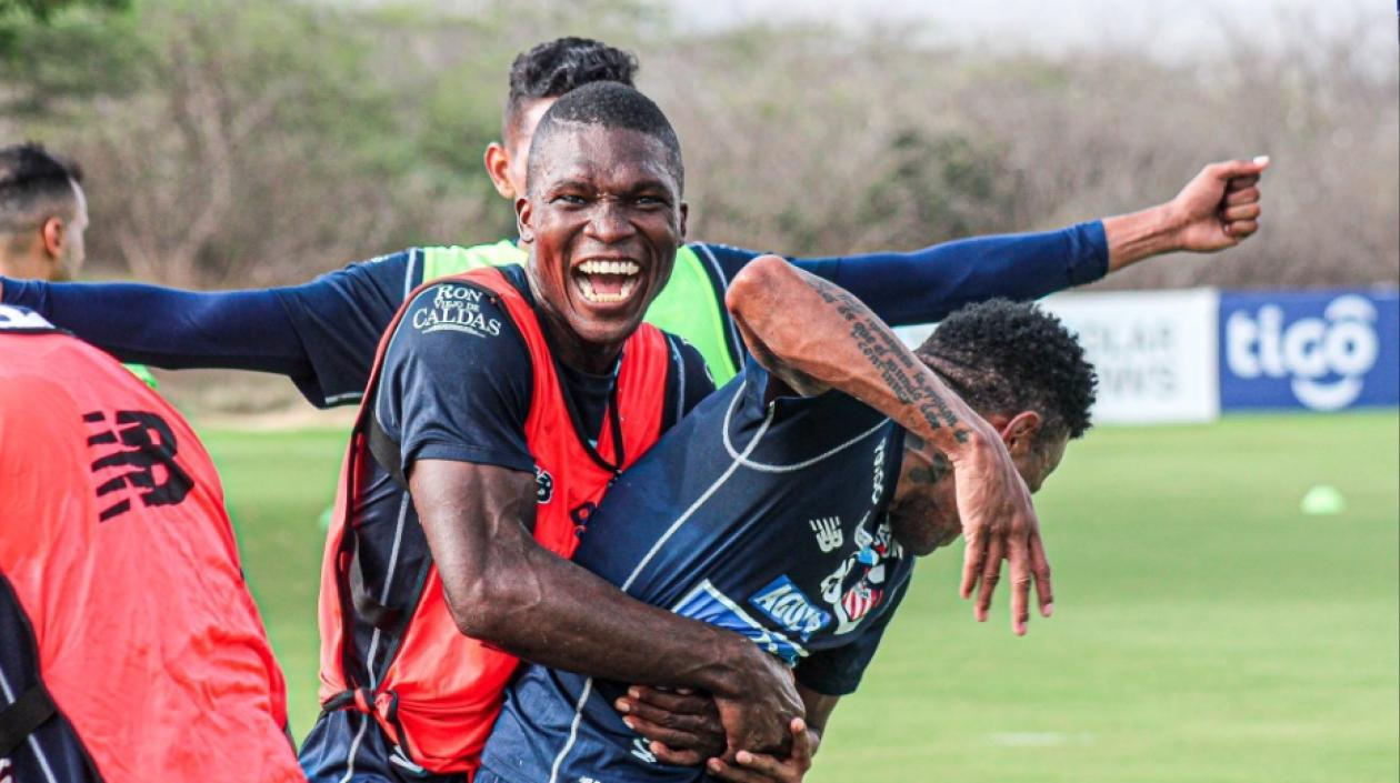 Jugadores del Junior durante el entrenamiento de hoy.