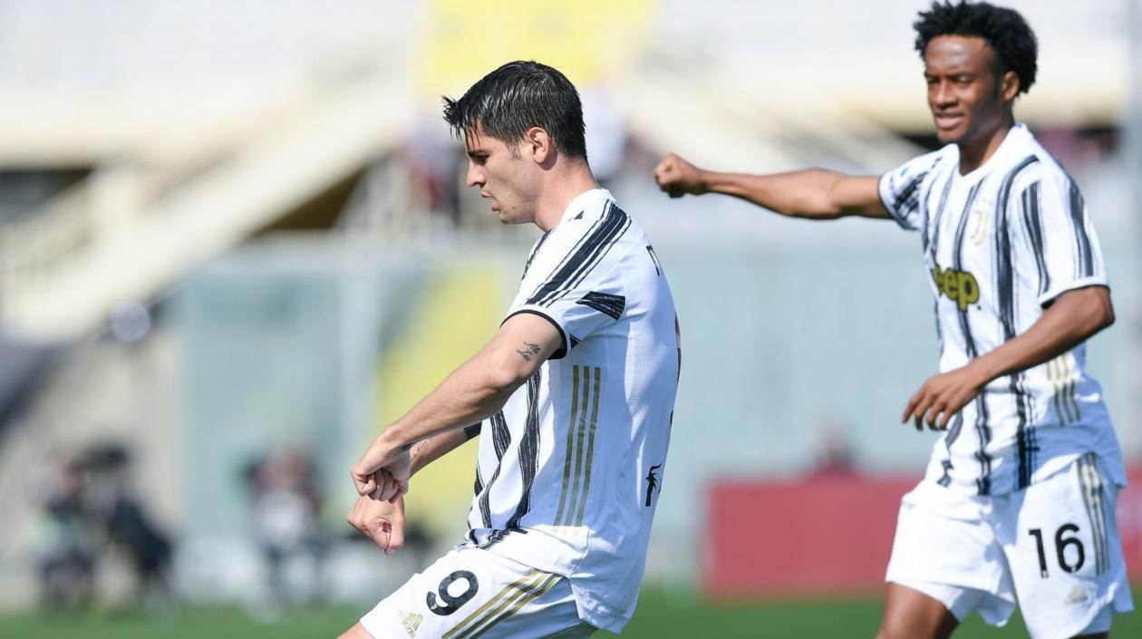 Álvaro Morata celebra su gol con Juan Guillermo Cuadrado. 