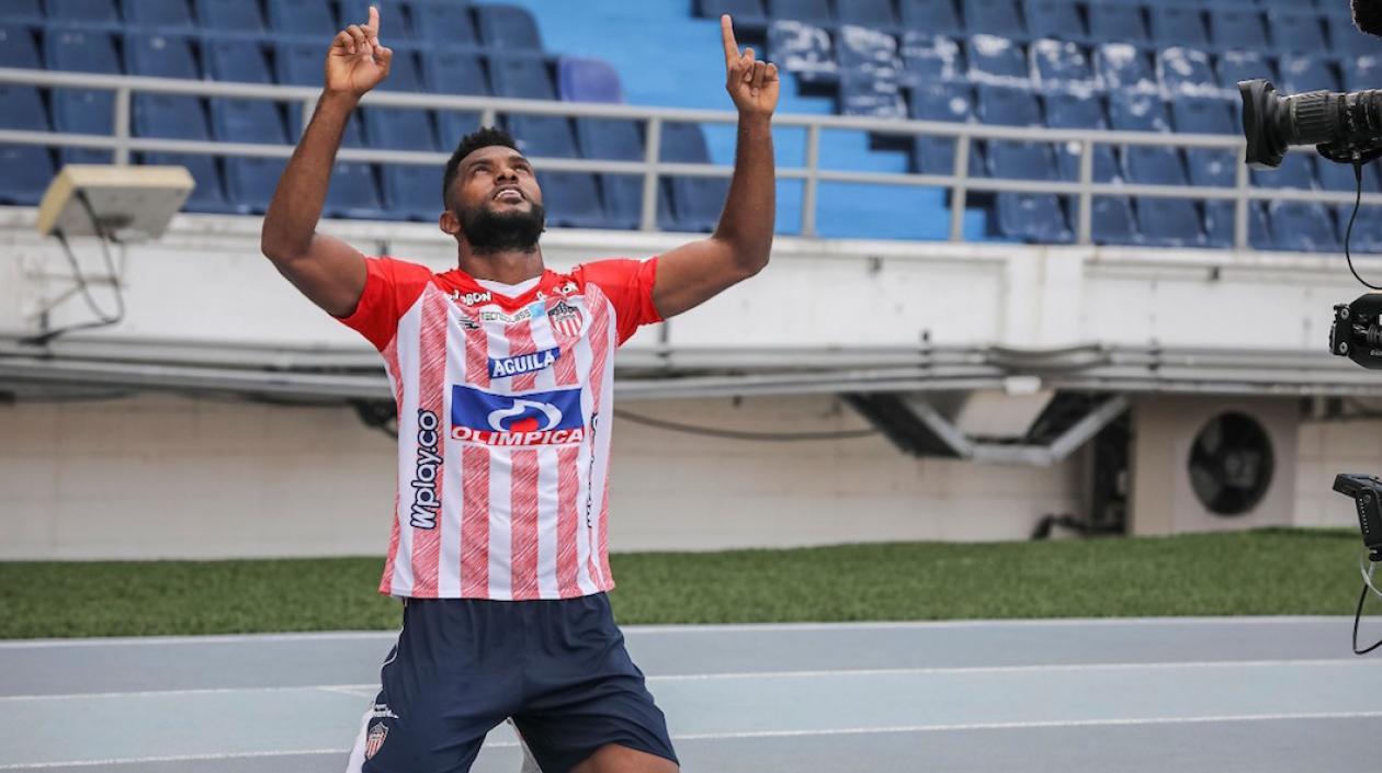 Miguel Ángel Borja, celebrando sus goles en el Metropolitano.