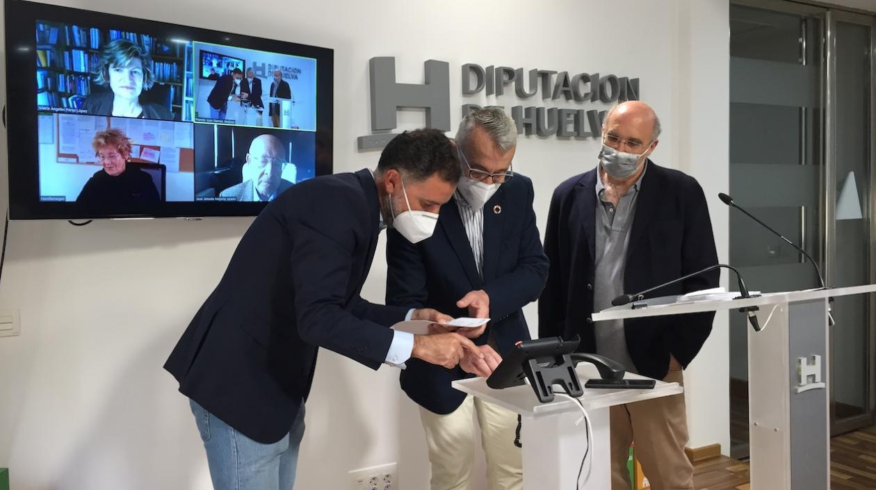 La Diputación Huelva creó el premio en 1981 con motivo del centenario del nacimiento de Juan Ramón Jiménez.