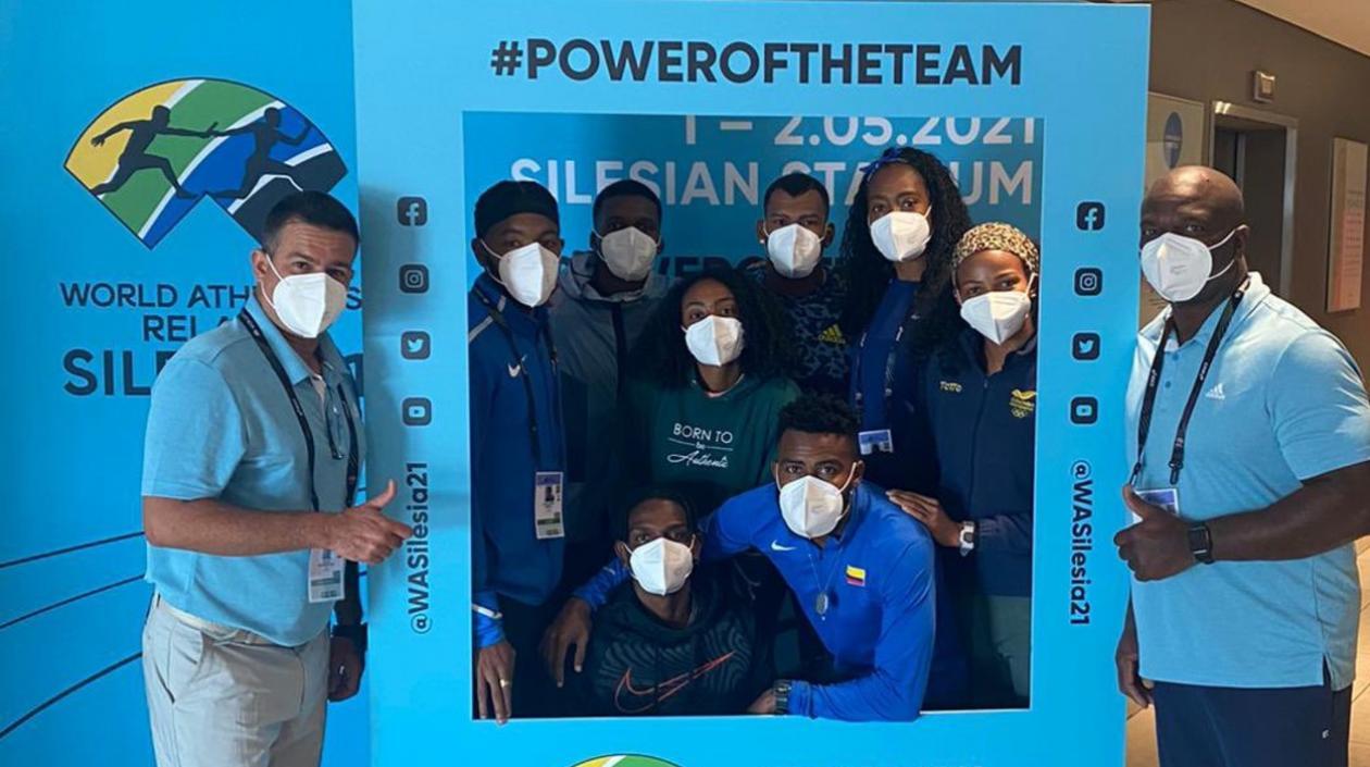 Delegación de Colombia en el Mundial de relevos. 