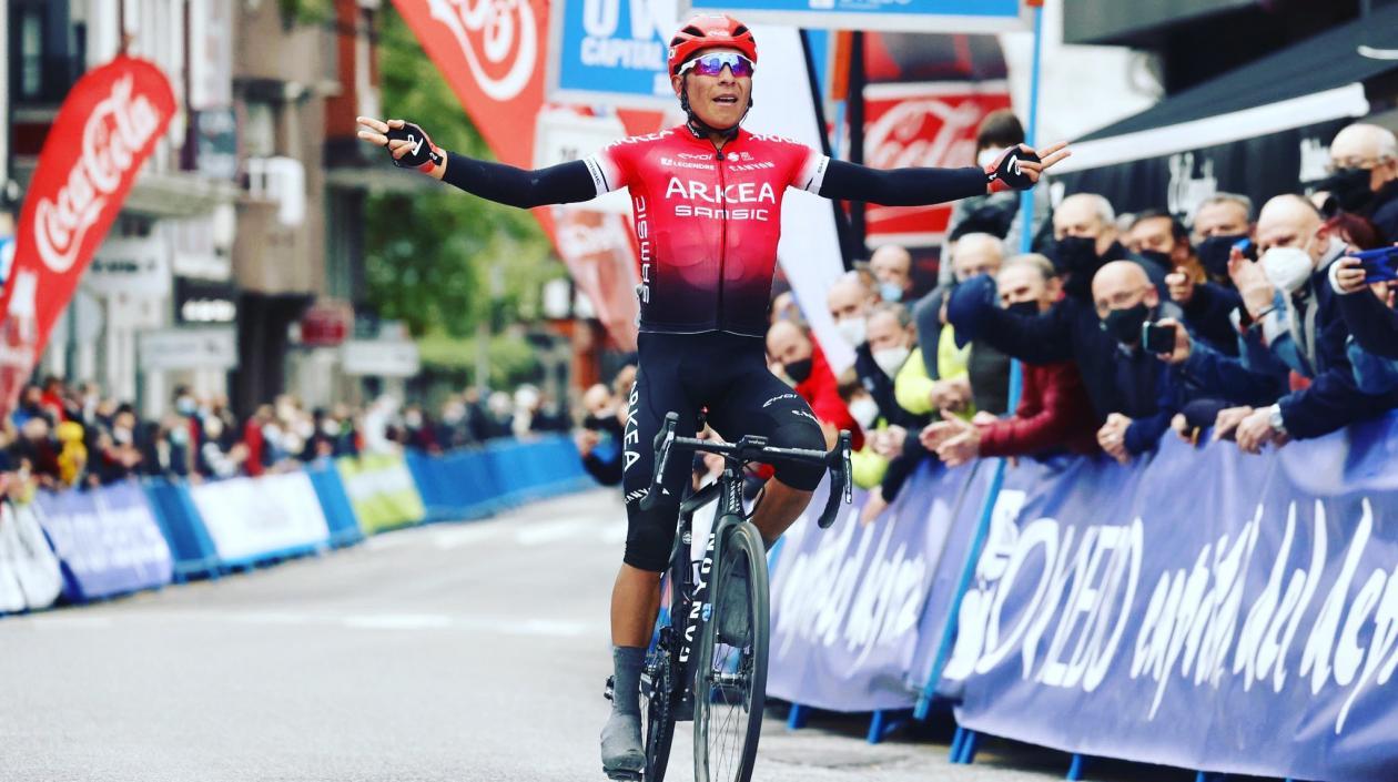 Nairo Quintana gana en solitario. 