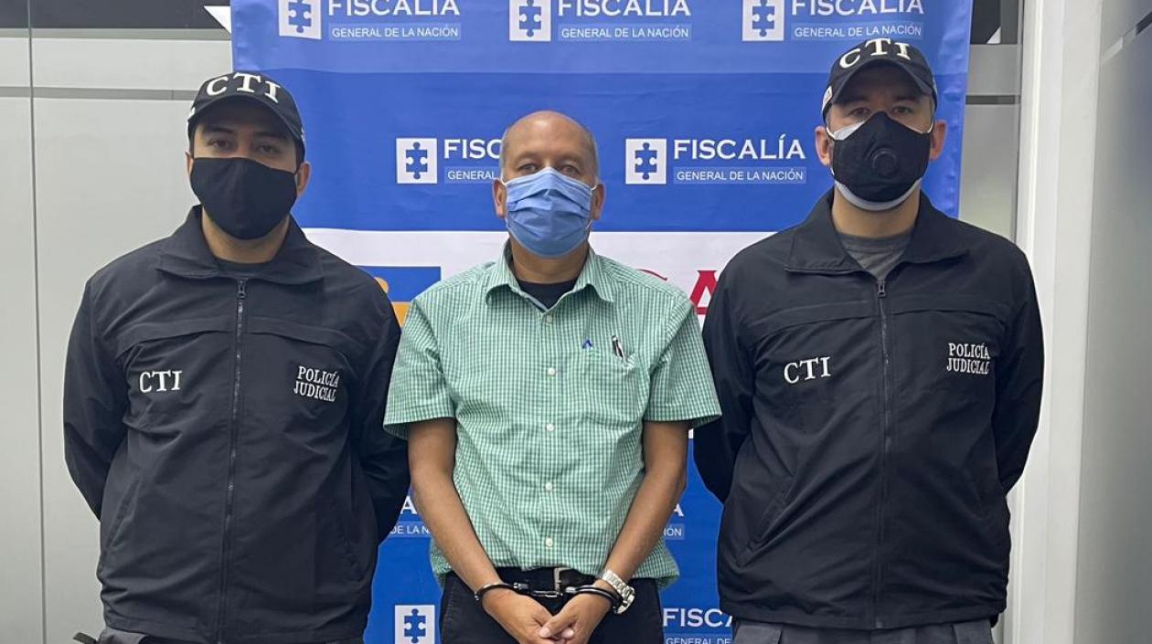  Carlos Fernando Melo Narváez, solicitado en extradición por cargos de narcotráfico, terrorismo y porte de armas de fuego.