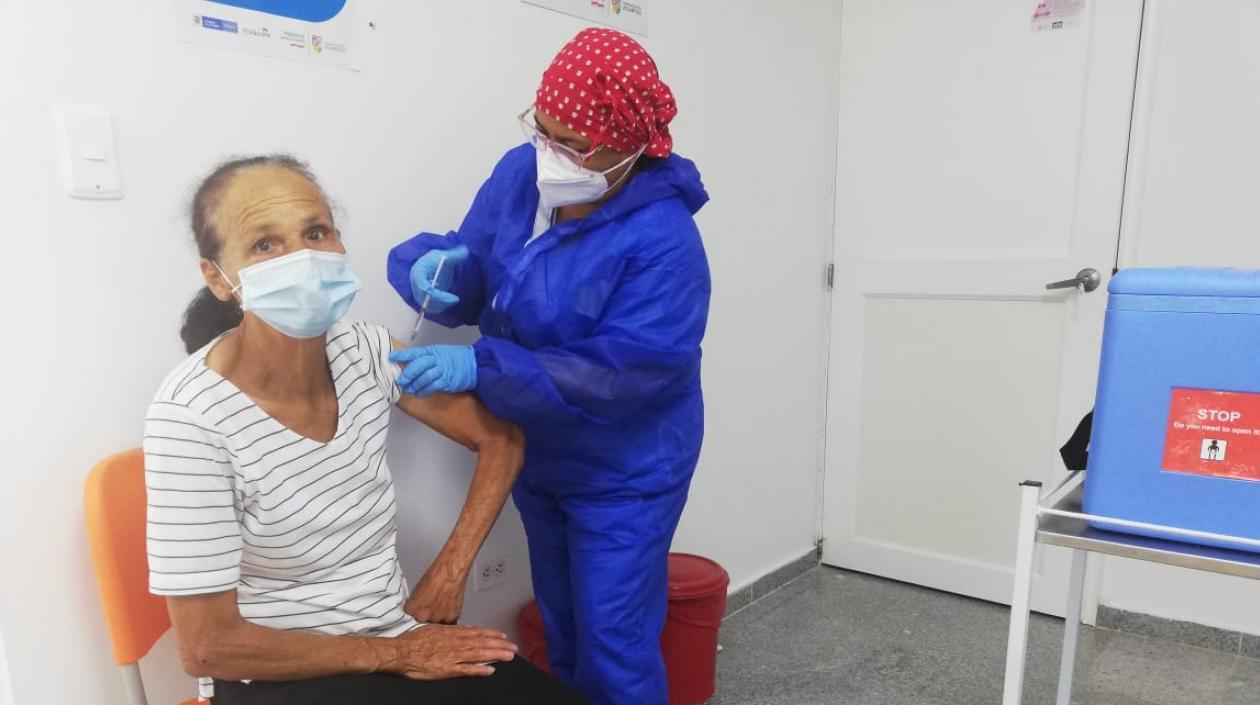 Vacunación avanza en un 70% en Atlántico según el último informe de Gobernación.