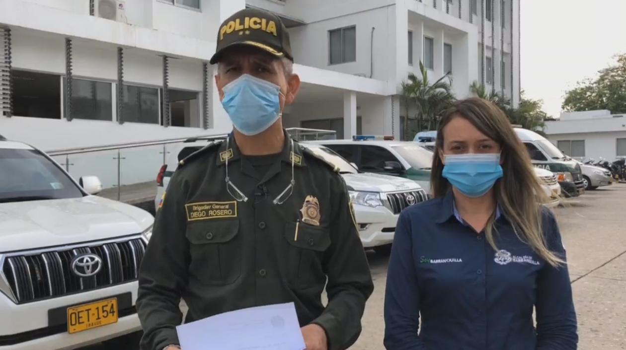 El General Diego Rosero y la Secretaria Jennifer Villarreal.