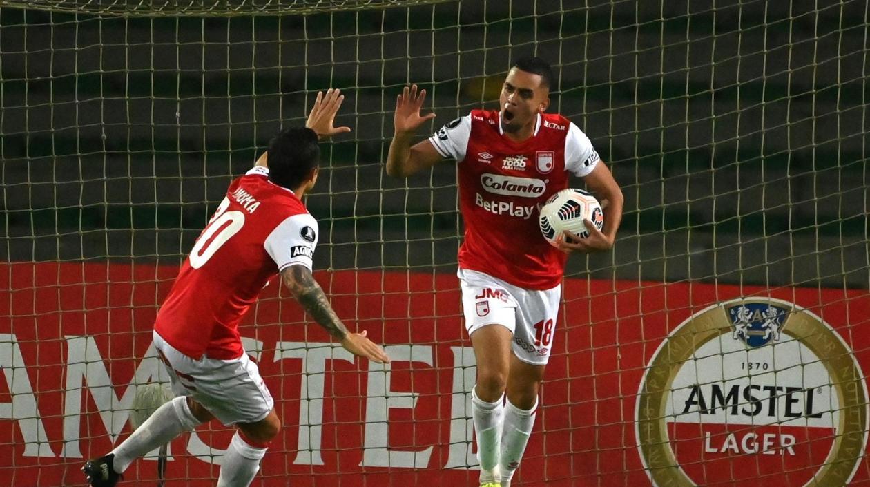 Daniel Giraldo celebra un gol. 
