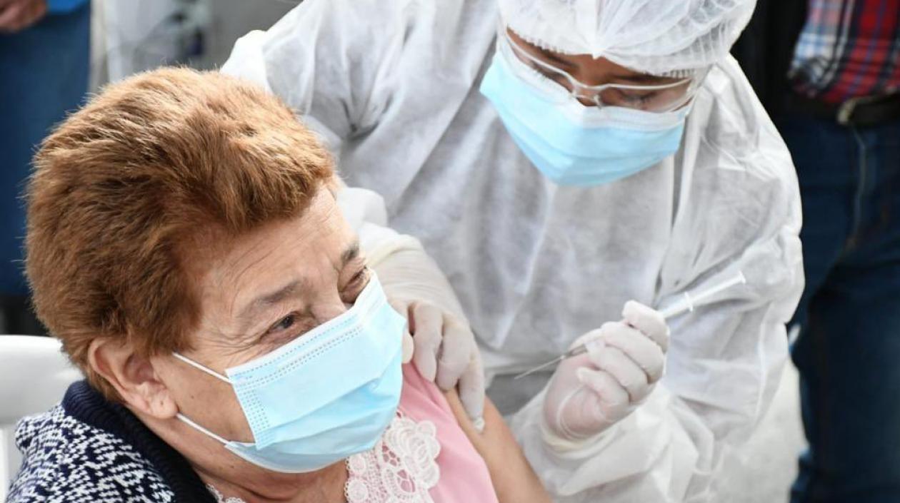 Vacunación en Colombia espera llegar a 35,2 millones de personas.