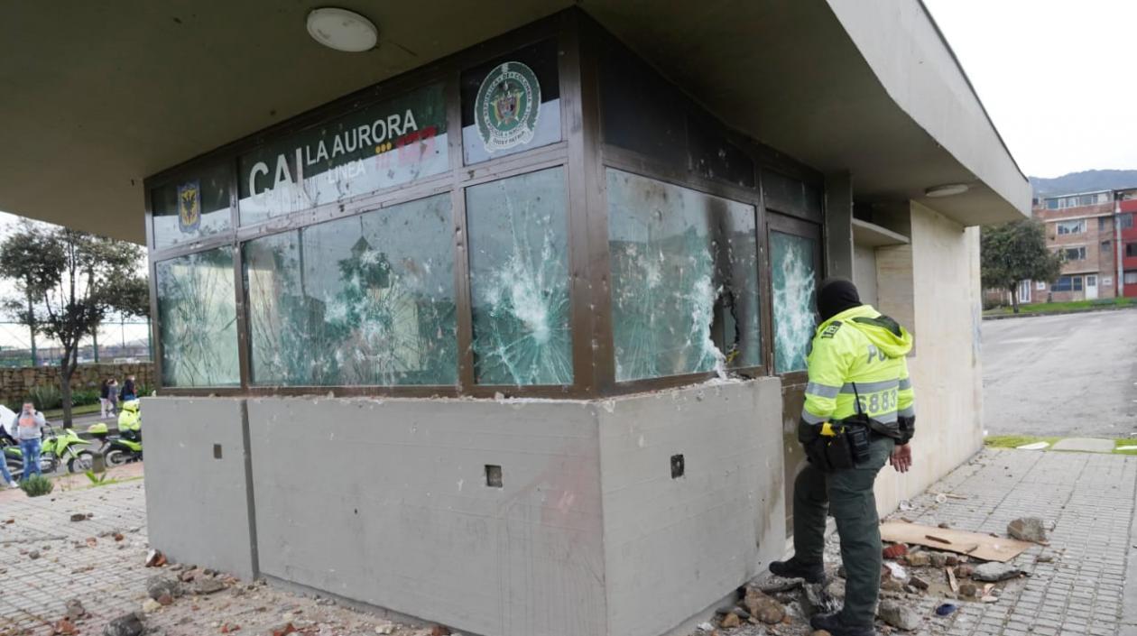 CAI de la Aurora, en Bogotá, uno de los afectados. 