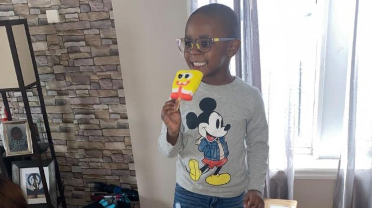 Niño que compró las paletas de Bob Esponja.