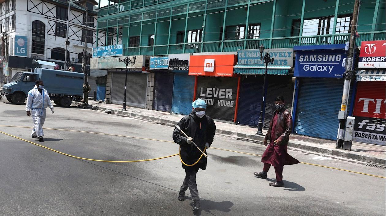 India como el tercer país con más muertes solo por detrás de Estados Unidos y Brasil.