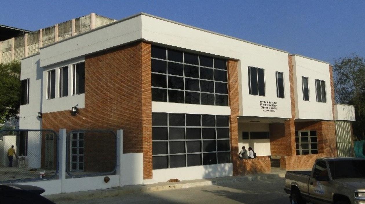 El cuerpo de la joven fue llevado a Medicina Legal, en Cartagena. 