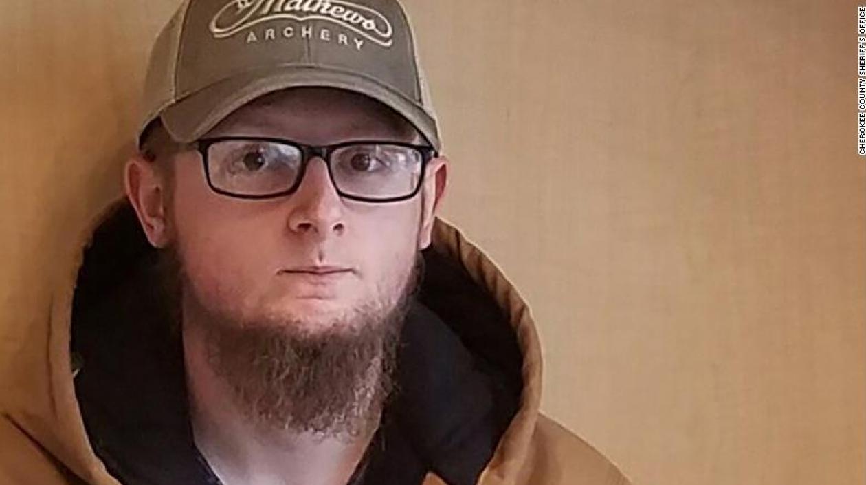 El sospechoso Robert Aaron Long.