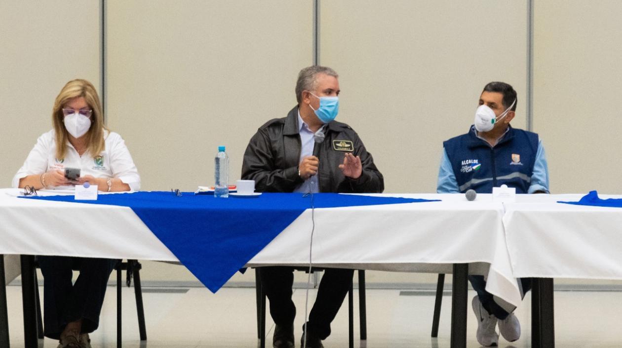 La gobernadora del Valle, Clara Luz Roldán; el presidente Iván Duque, y el alcalde de Cali, Jorge Iván Ospina, en la reunión del pasado lunes.
