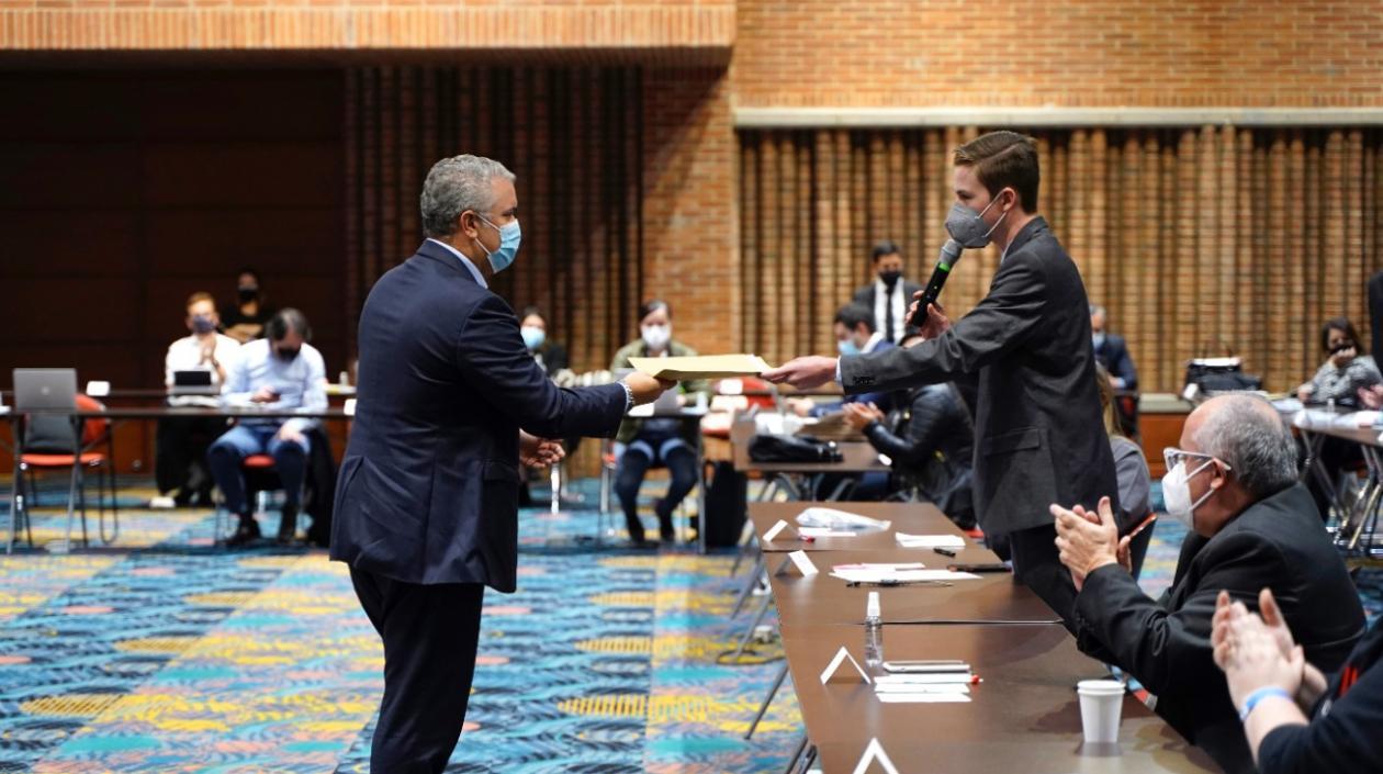Duque sostuvo un encuentro con jóvenes estudiantes de diferentes regiones de Colombia para escuchar sus inquietudes.