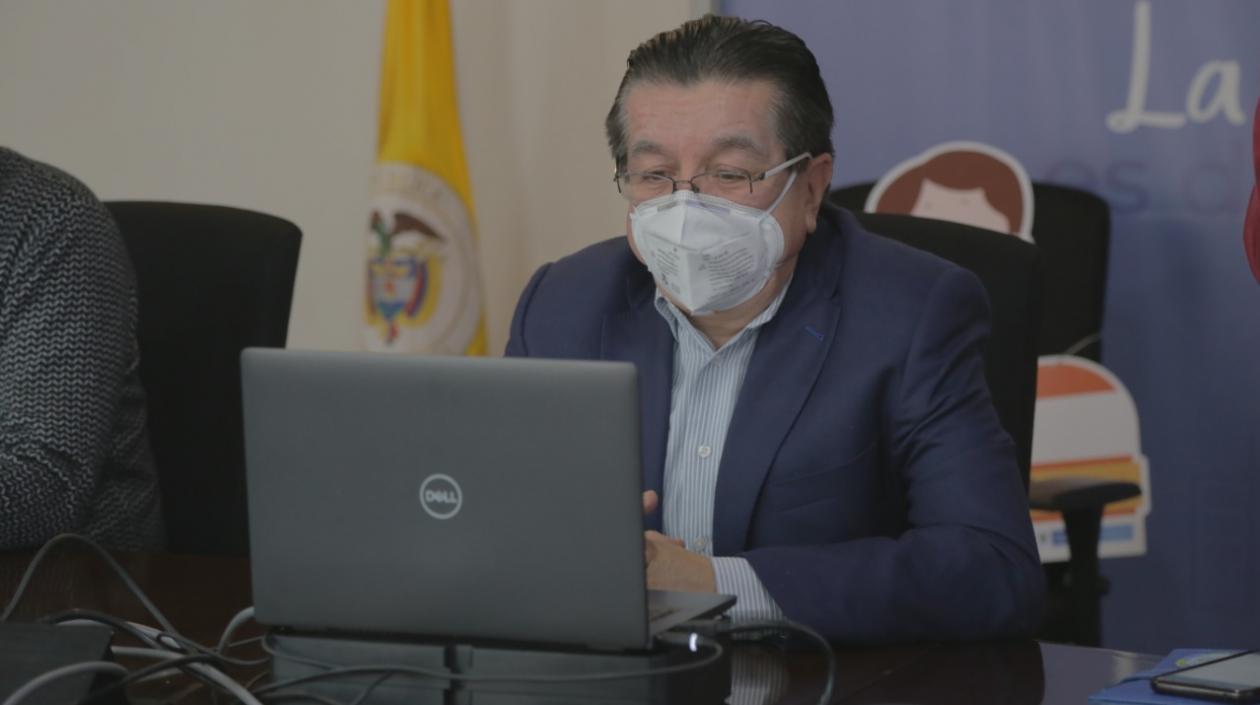 El Ministro de Salud, Fernando Ruiz Gómez.