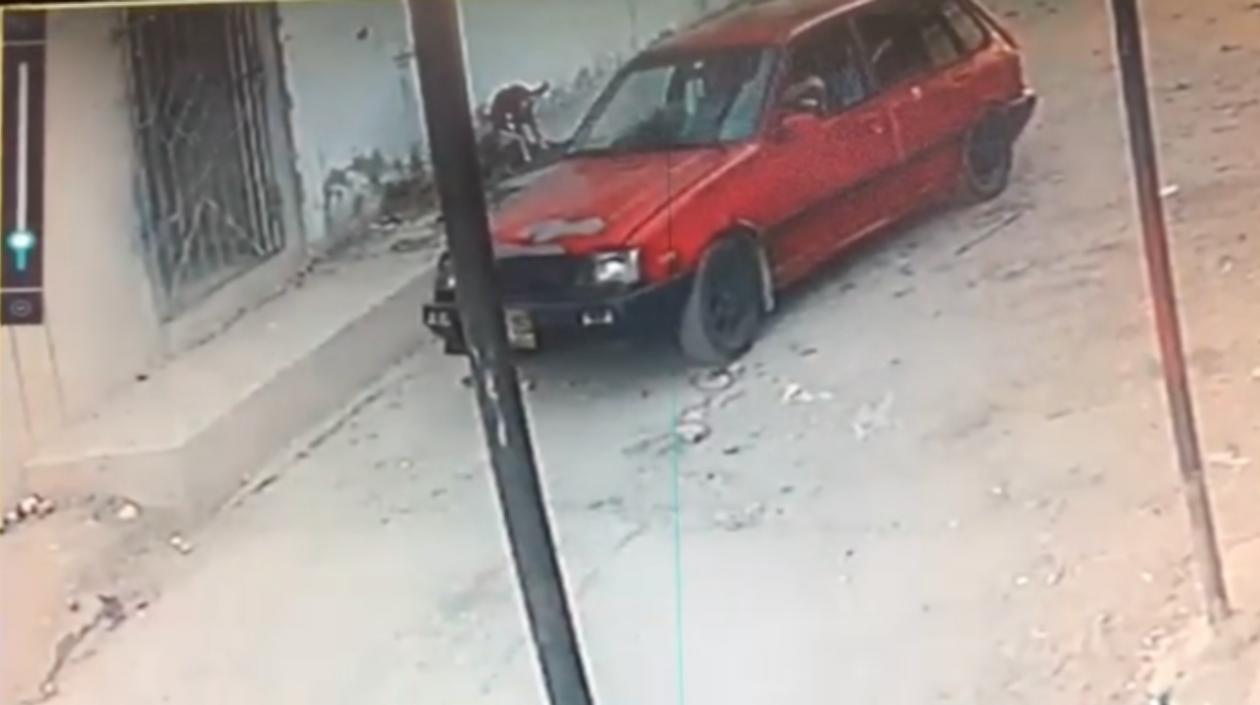 En este vehículo se movilizaba Carlos Alberto Castro Orozco junto con su papá y esposa cuando le dispararon. 