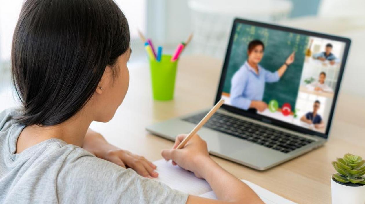 Los niños y adolescentes están expuestos en su seguridad en las plataformas digitales.