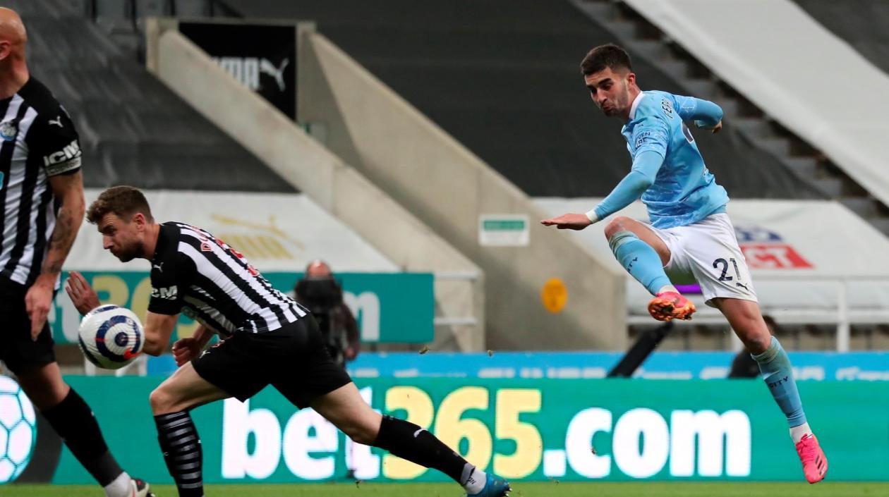 Ferrán Torres en acción, durante el partido. 