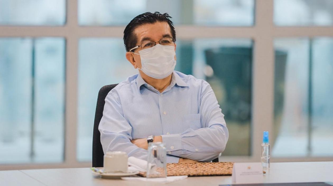 El Ministro de Salud, Fernando Ruiz Gómez.