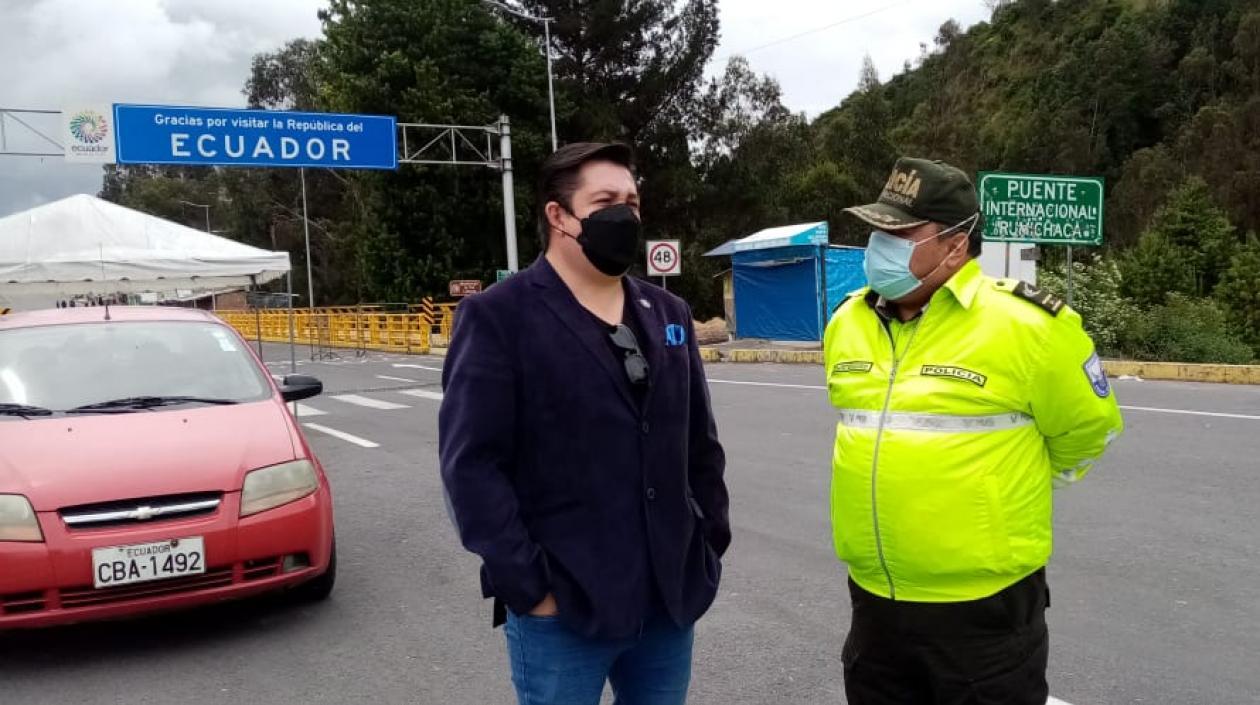 Autoridades ecuatorianas en Rumichaca.