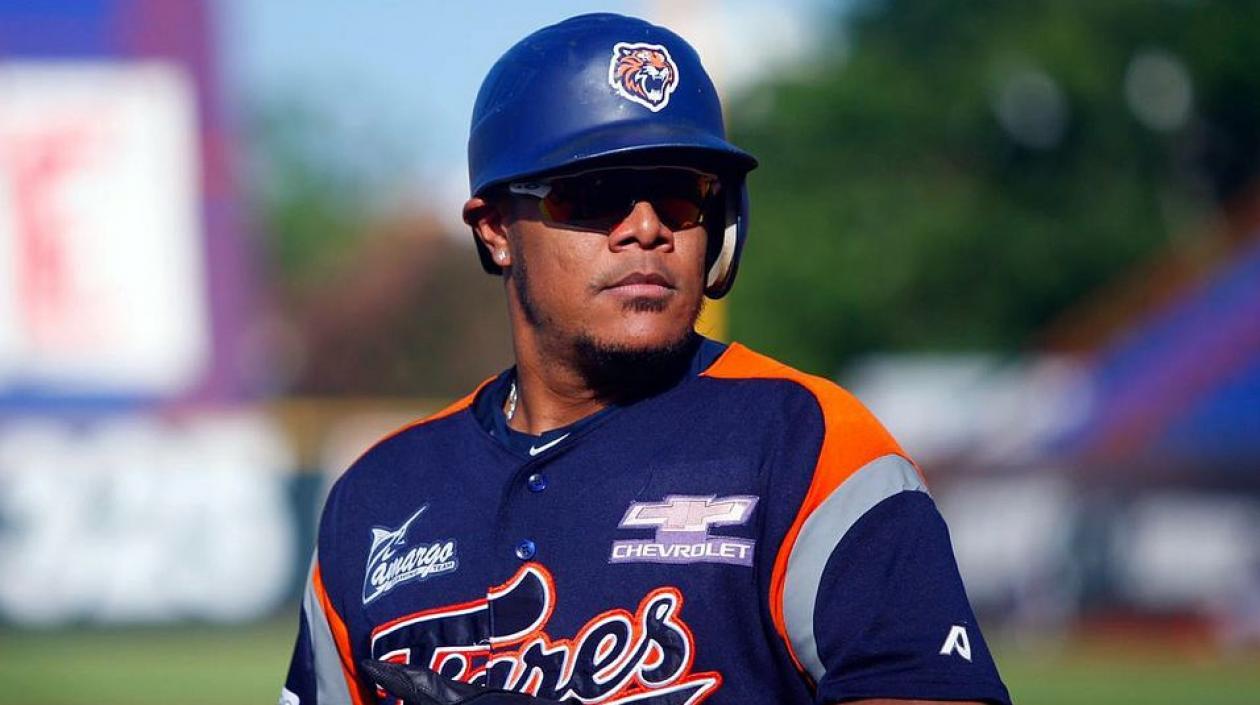 Reynaldo Rodríguez con el uniforme de Tigres. 