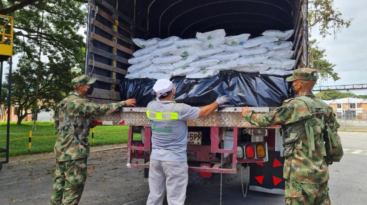 Transporte de Bienestarina al centro del país.