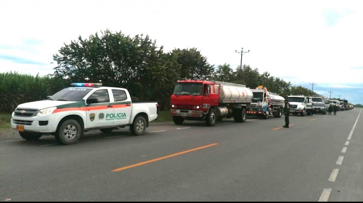 La Fuerza Pública acompañando las caravanas de abastecimiento.