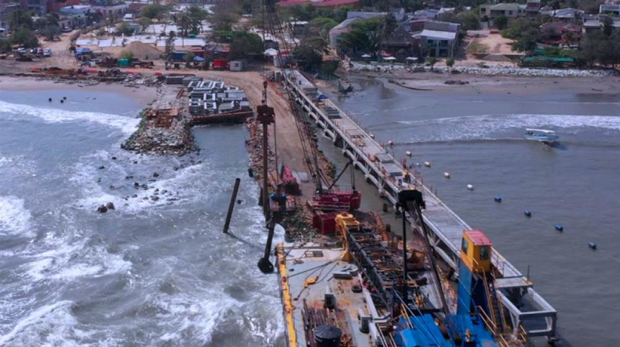 El cadáver fue hallado pegado al muelle de Puerto Colombia. 