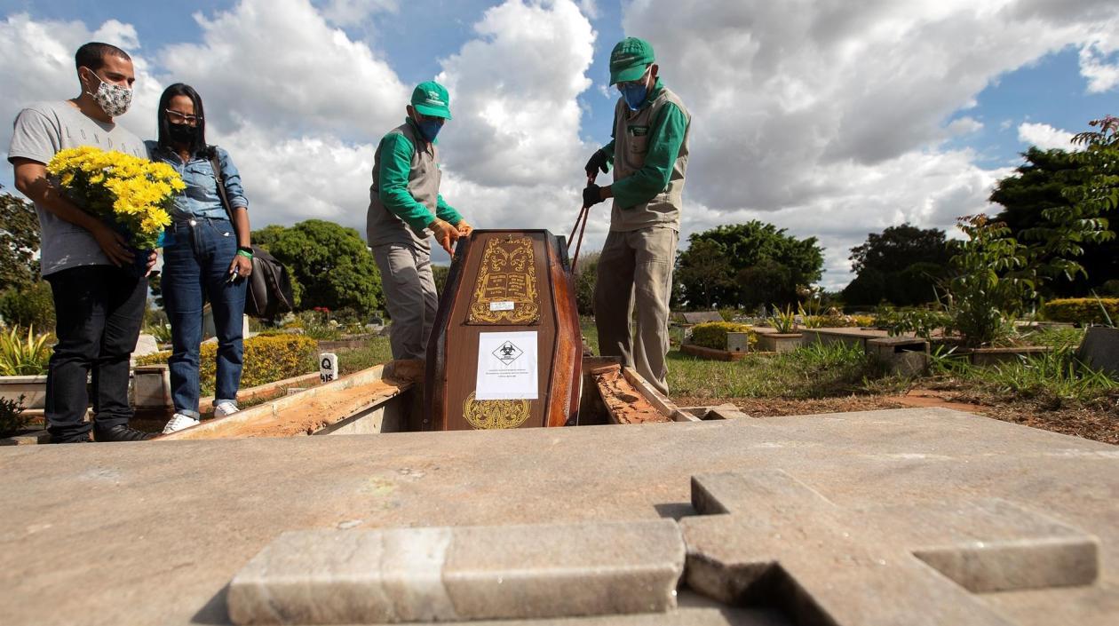 Las muertes por Covid-19 no cesan en Brasil. 