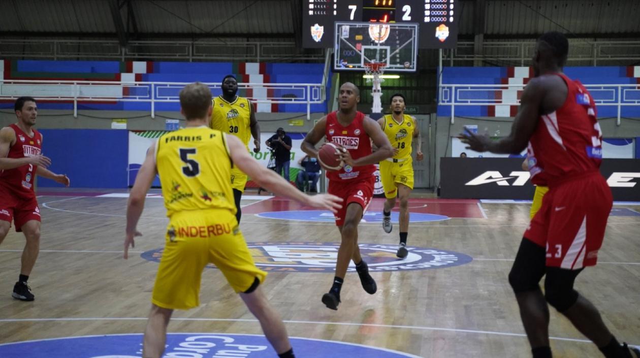 Ernesto Oglivie, poste titular de los Titanes. 