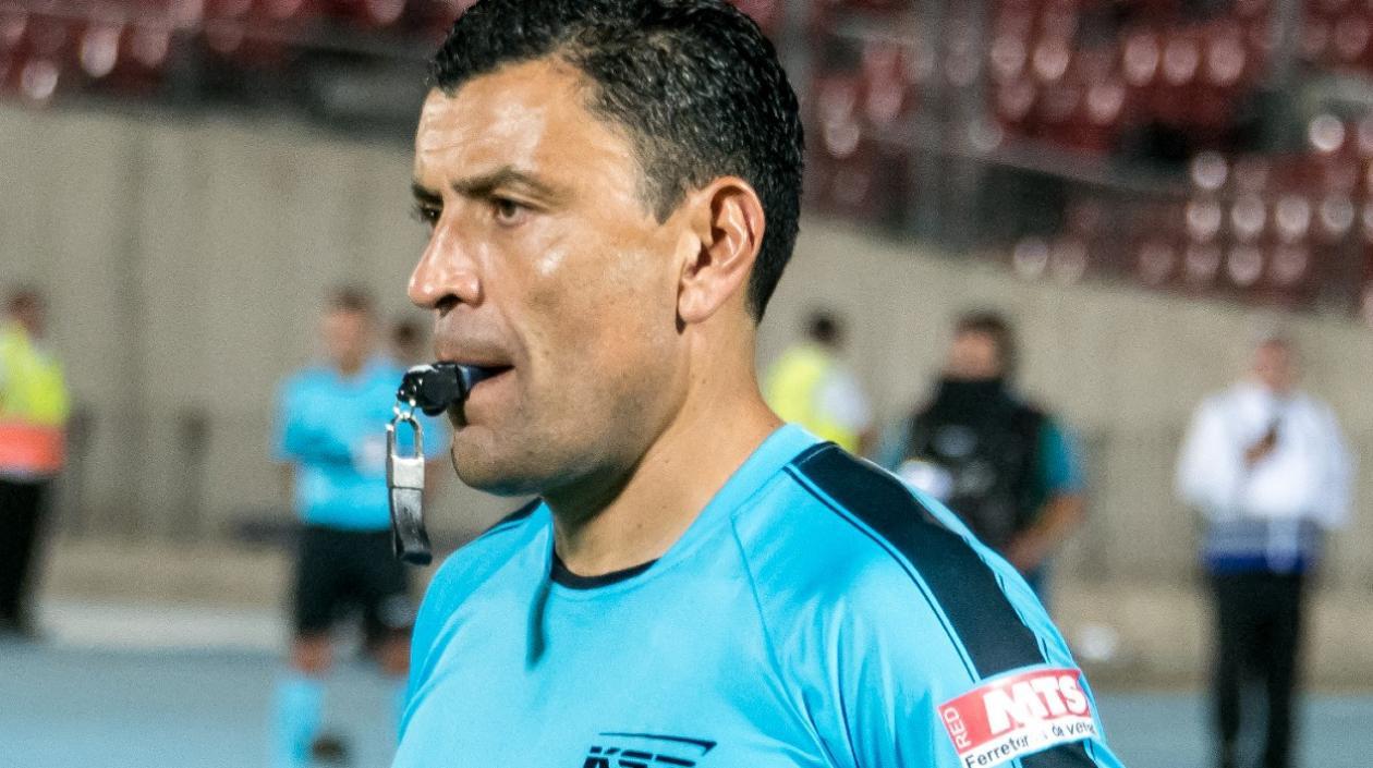 Roberto Tobar, árbitro chileno. 