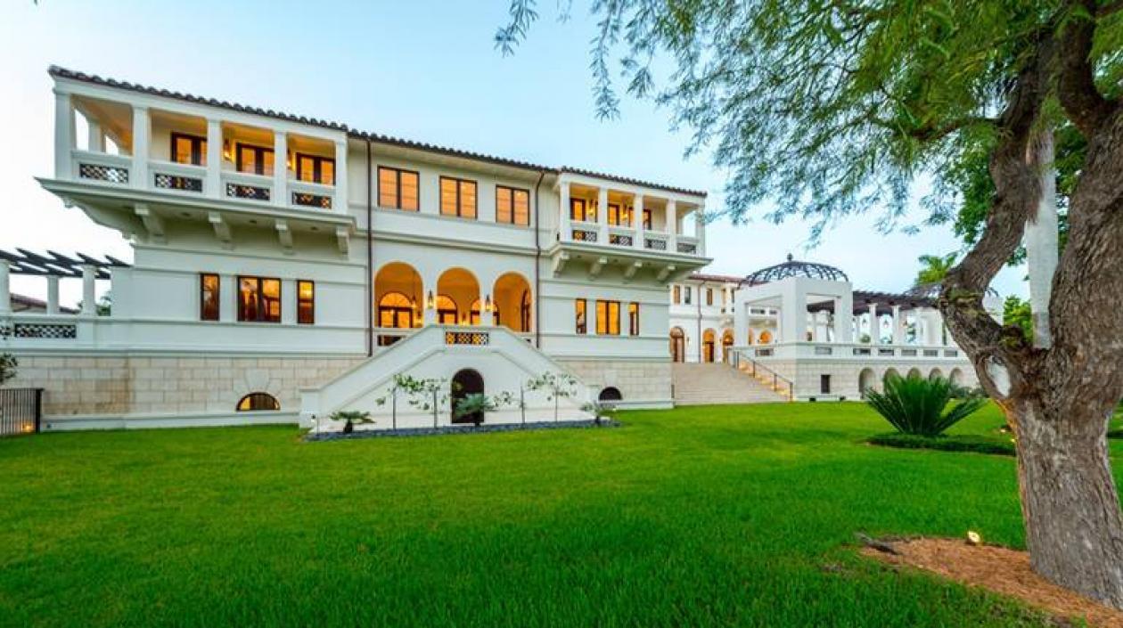 Mansión frente al mar en Coral Gables