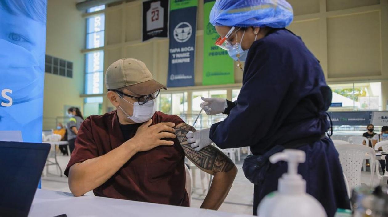  La población mayor de 50 años que podrá acceder a la vacuna son aquellos pacientes que presentan comorbilidades. 