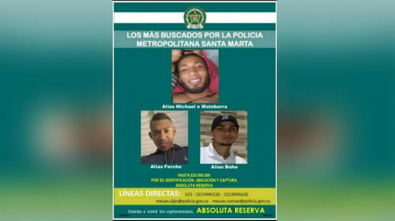 Los tres hombres están siendo buscados por la Policía. 