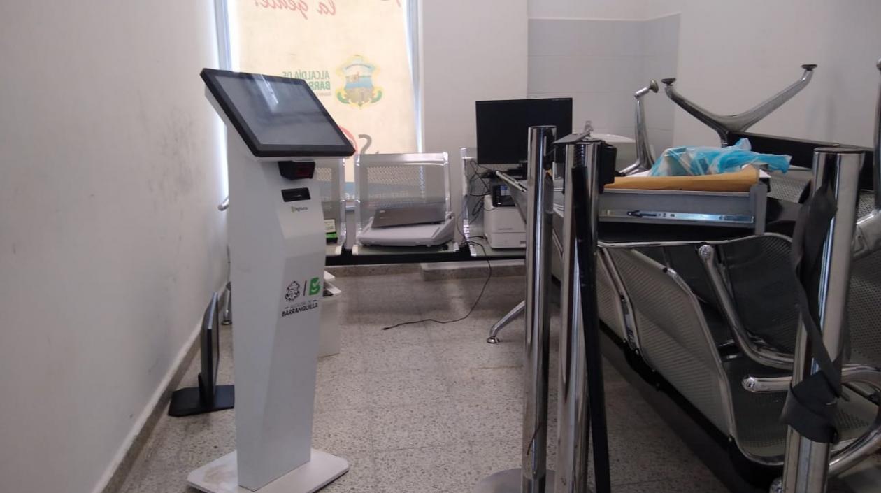 Algunos de los elementos recuperados, tras ser robados en el saqueo.