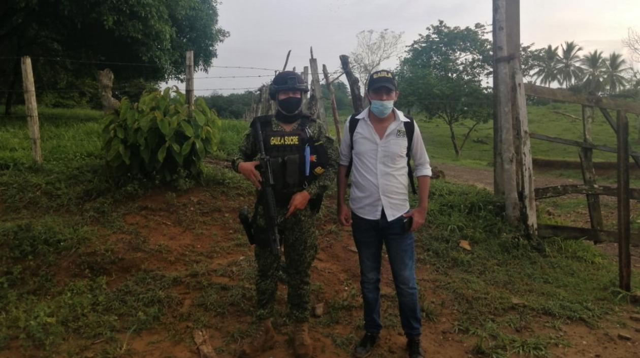 El hombre fue rescatado por la Armada Nacional. 