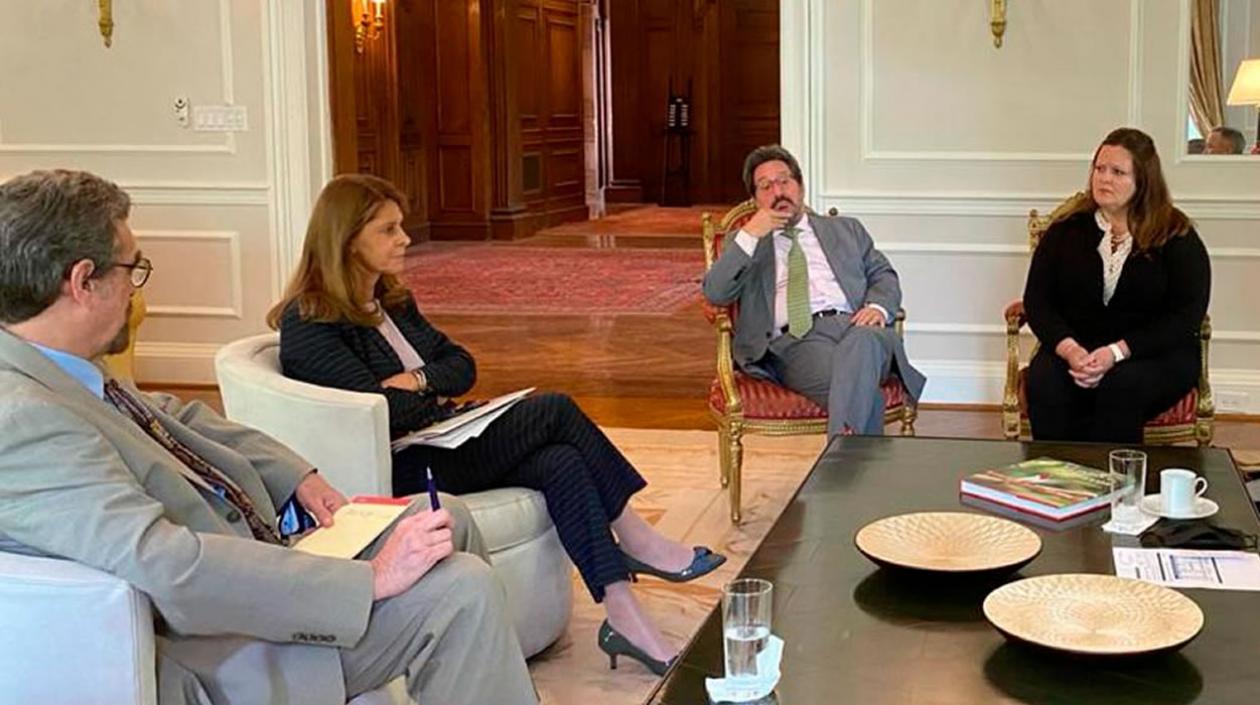 Marta Lucía Ramírez reunida con funcionarios del Departamento de Salud y Servicios Humanos de EE.UU.