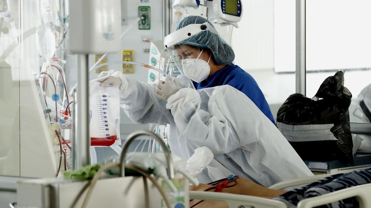 Unidad de cuidados intensivos en Bogotá, donde hay alto contagio.