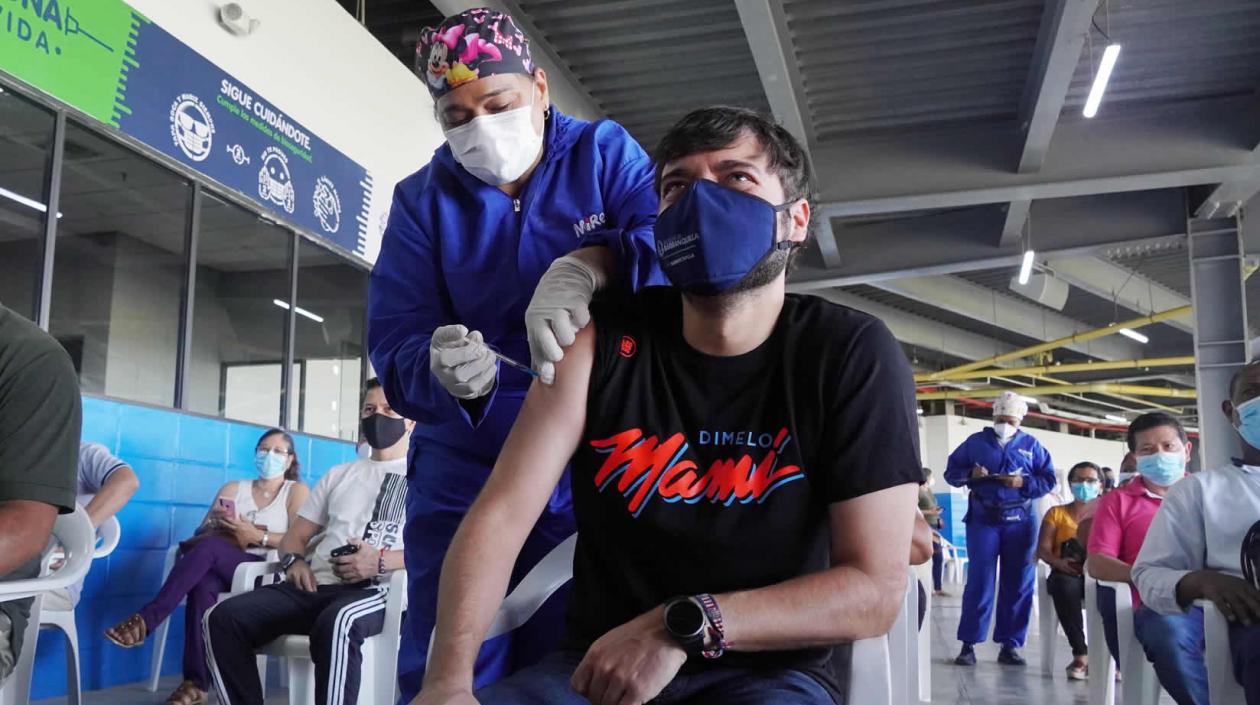 El alcalde Jaime Pumarejo se vacunó contra el Covid-19