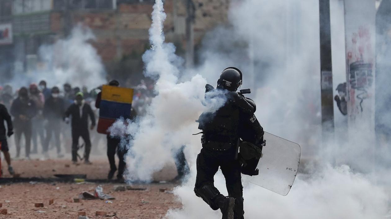 Un miembro del Esmad durante una protesta.