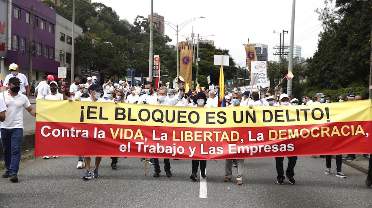 La misma ciudadanía exigiendo el desbloqueo.