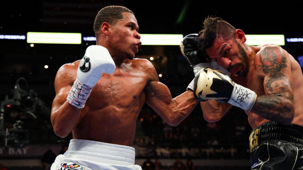 Devin Haney conecta sobre el venezolano Jorge Linares. 