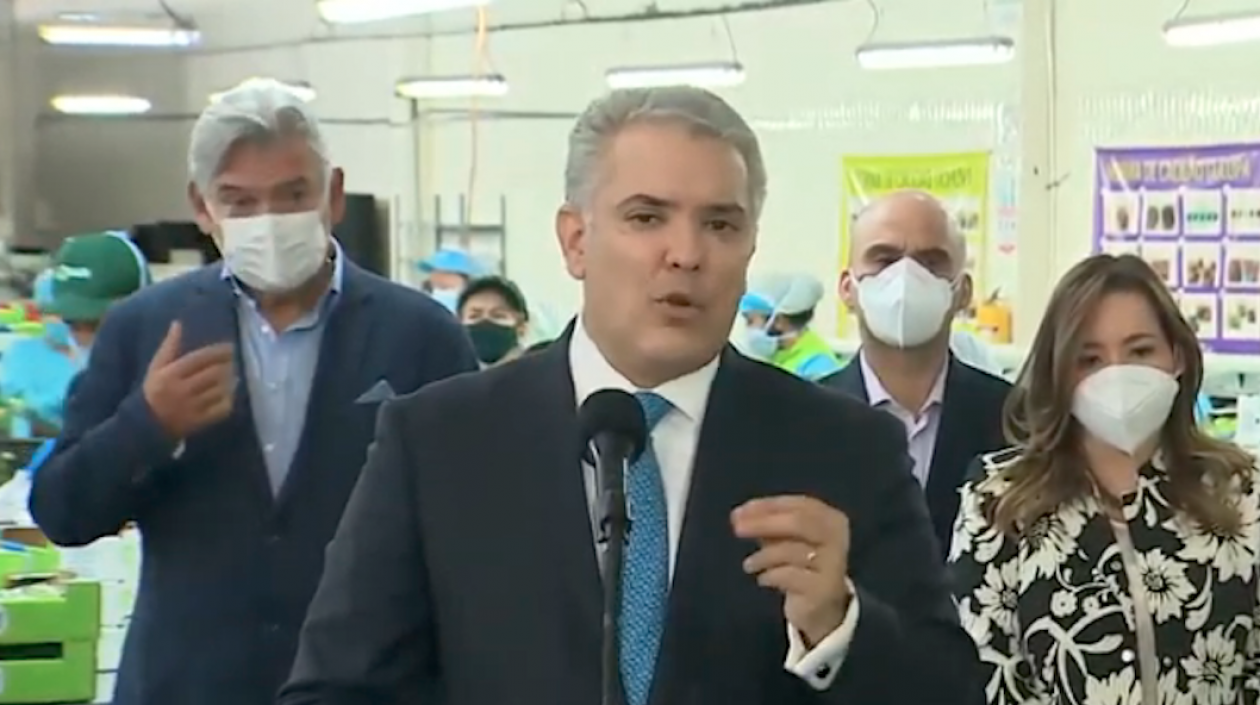Presidente Duque anuncia las medidas, junto a dirigentes del sector empresarial colombiano.